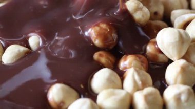 Sıvı Çikolata Fındık Kaplar