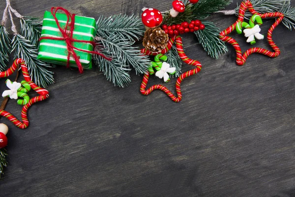 Sfondo Natalizio Legno Con Albero Natale Decorazioni Rosse Ghirlanda Natale — Foto Stock