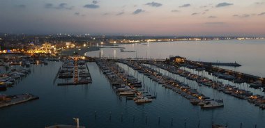 Rimini 'nin günbatımındaki manzarası çok güzel.
