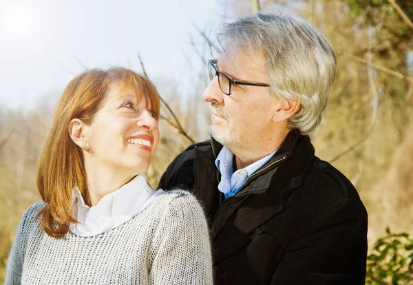 Happy Senior Couple Love Park Outdoors — Stock Photo, Image