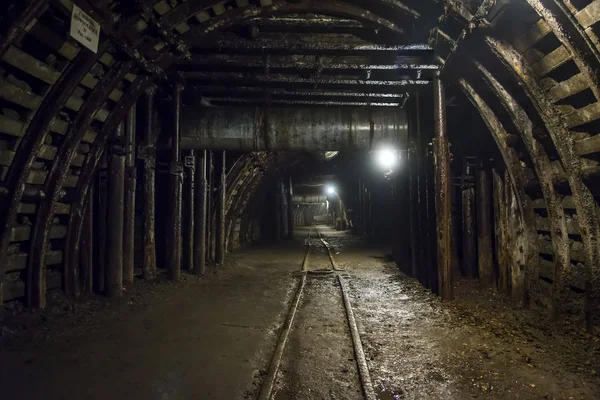 旧煤矿的内部 — 图库照片