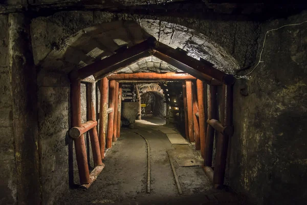 Интерьер старой угольной шахты — стоковое фото