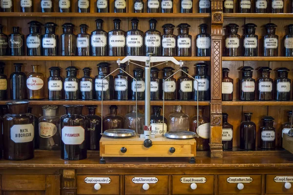 Antigua farmacia, museo de farmacia en Wroclaw, Polonia Imágenes de stock libres de derechos