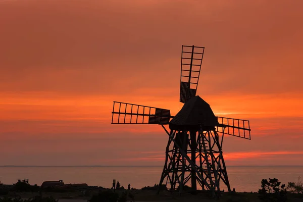 Oude windmolen op het eiland Oeland, Zweden — Stockfoto