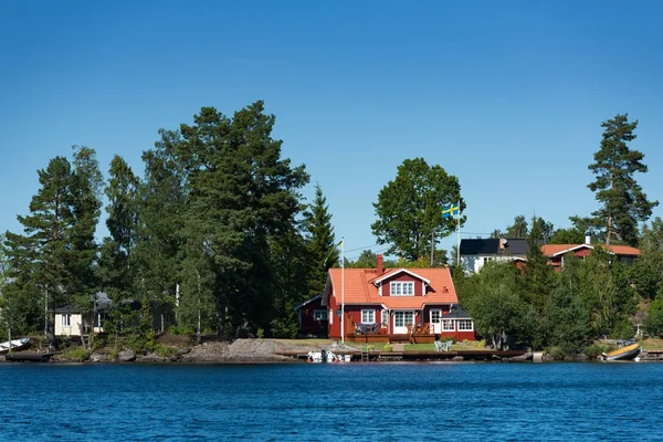 Red wooden house in Sweden — Stock Photo, Image