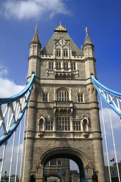 Tower Bridge over the River Thames in London — Stock Photo, Image