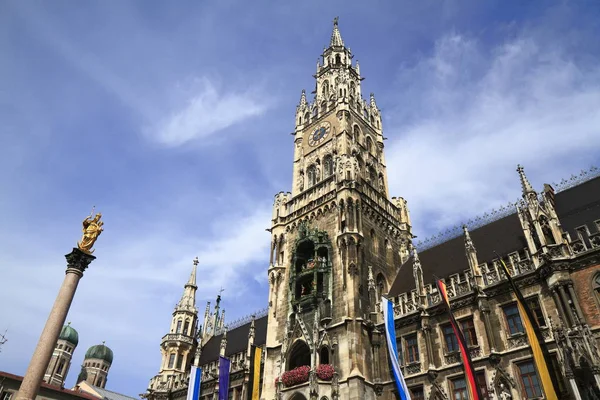 Nuovo municipio (Rathaus) a Marienplatz — Foto Stock