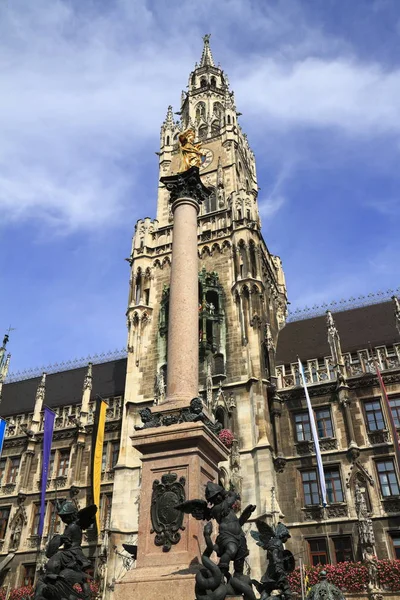 Nuovo municipio (Rathaus) a Marienplatz — Foto Stock