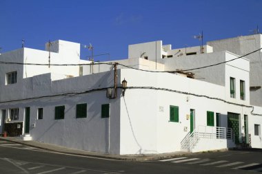 Fuerteventura, İspanya El Cotillo köyünde cadde görünümü
