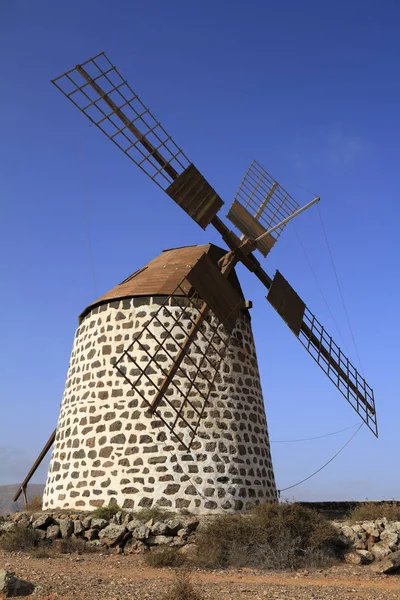 Antiguo molino de viento redondo en Villaverde, Fuerteventura — Foto de Stock