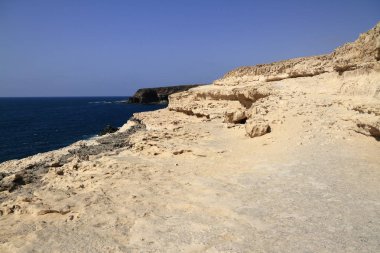 Ajuy Köyü, Fuerteventu yakın deniz kenarı siyah volkanik mağaralar