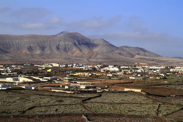 Mooi dorp op Fuerteventura, Canarische eilanden — Stockfoto