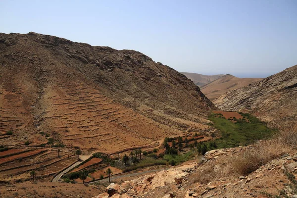 Piękne góry wulkaniczne. Panoramiczny widok na Fuerteventura — Zdjęcie stockowe