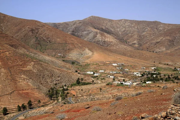 Güzel volkanik dağlar. Fuerteventura panoramik görünüm — Stok fotoğraf