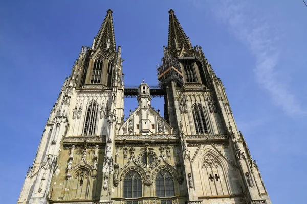 Регенсбургский собор Святого Петра в Регенсбурге — стоковое фото