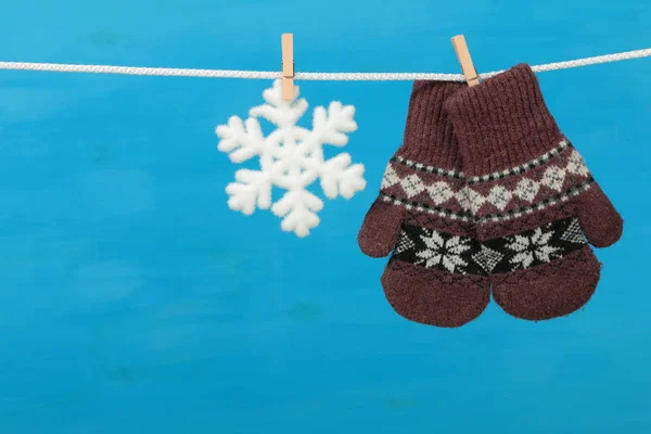 Mittens with snowflake — Stock Photo, Image