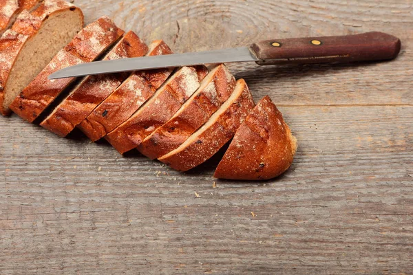 The bread with knife — Stock Photo, Image