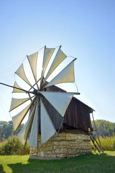 Antiguo molino de madera — Foto de Stock