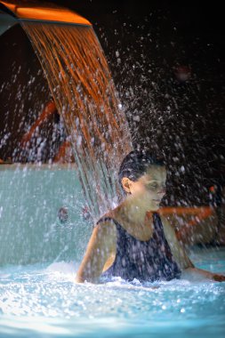 Kadın rahatlama havuzu 