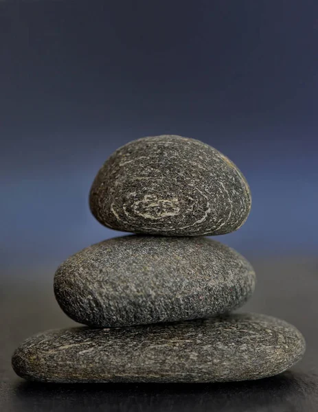 Pilha de pedras isoladas na natureza — Fotografia de Stock