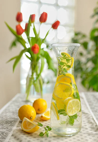 Limette fresche e limonata — Foto Stock