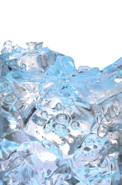 Sklo s zmrzlé ledové kostky — Stock fotografie
