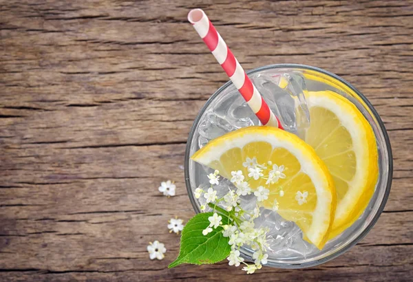 Limonata di sambuco con ghiaccio — Foto Stock