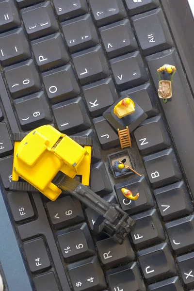 Працівників, ремонт клавіатури — стокове фото