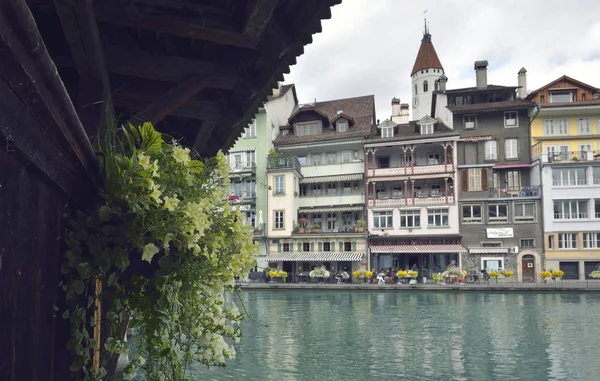 Thun city and river in Aare, Switzerland — Stock Photo, Image