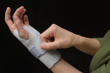 Yapışkan Kadın Eli Dengeleyicide 