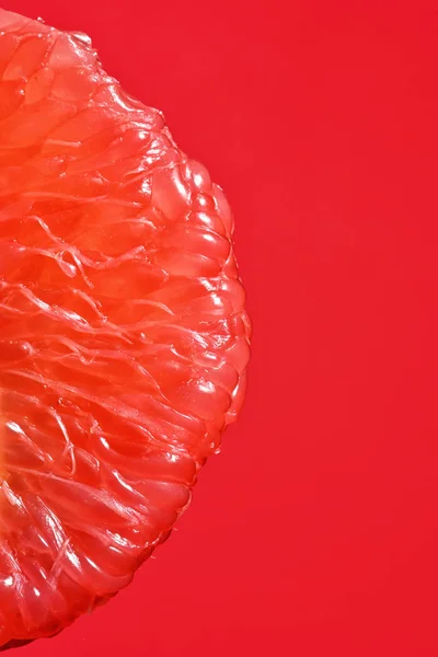 Peeled Slice Of Juicy Grapefruit — Stock Photo, Image