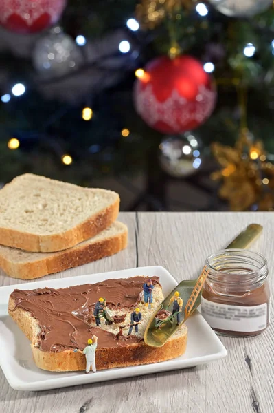 Beeldhouwers op brood en chocolademelk — Stockfoto