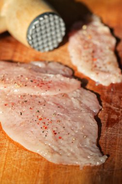 Et Çekiçli Şnitzel Pişirmek için Dilimlenmiş Tavuk