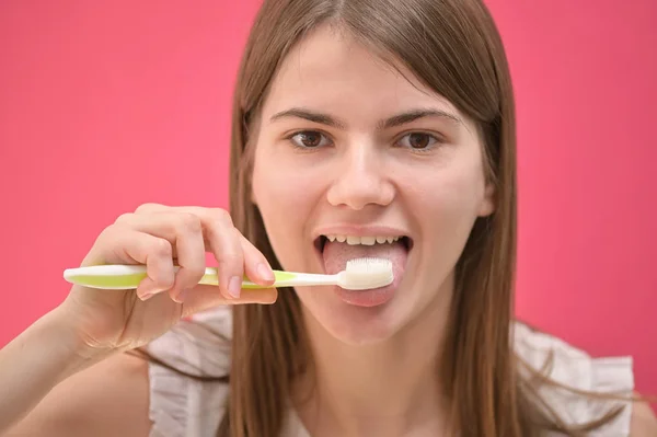 Woman Cleaning Tongue — Stock Photo, Image