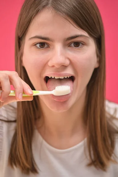 Woman Cleaning Tongue — Stock Photo, Image