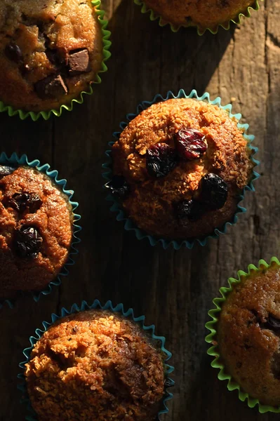 Verse muffins met chocolade of fruit — Stockfoto