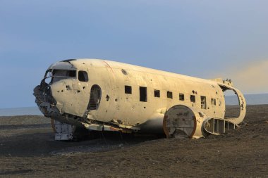 İzlanda sahilinde uçak enkazı. 