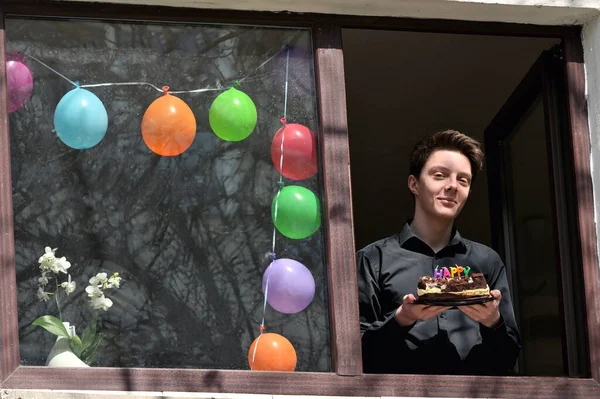Junge Seinem Geburtstag Wohnung Isoliert — Stockfoto