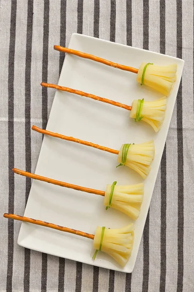 Snack Kaas Zout Sticks Bezemstelen Plaat — Stockfoto