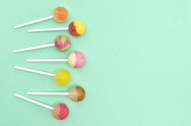 Soyut Renkli Lolipop Şekeri Çubukta