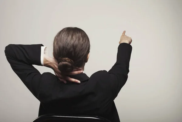 Negócios mulher dedo mãos para cima isolado lado de trás — Fotografia de Stock