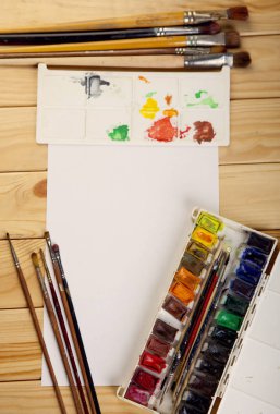 Su renk boya ve fırça shot Üstten Görünüm