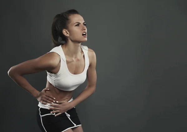 Mujer deporte dolor estudio en oscuro dg foto — Foto de Stock