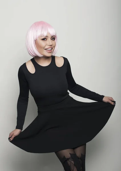 Happy woman pink hair isolated bg studio shot — Stock Photo, Image