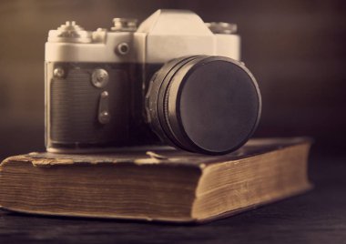 eski kitap kamera bulanıklık ve ışık efekti fotoğraf