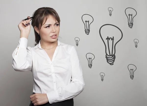 Mujer belleza de negocios pensar concepto de idea en un bg blanco — Foto de Stock