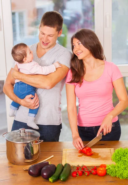 Rodina vaření doma — Stock fotografie