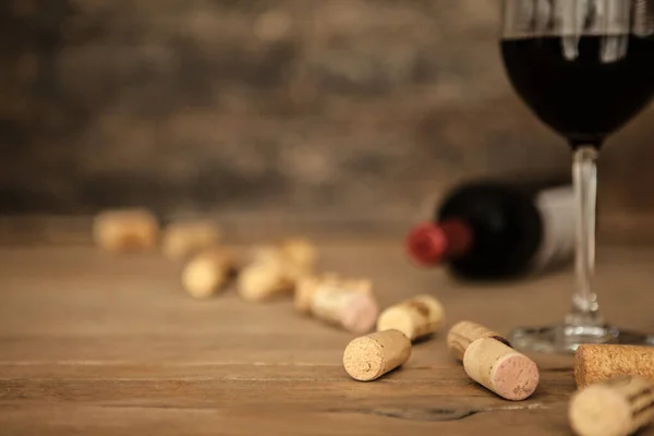 Wine corks on blurred background — Stock Photo, Image