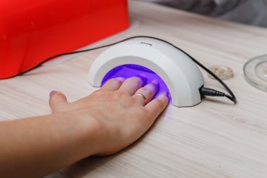 UV lambası için çivi jel yöntemi ile