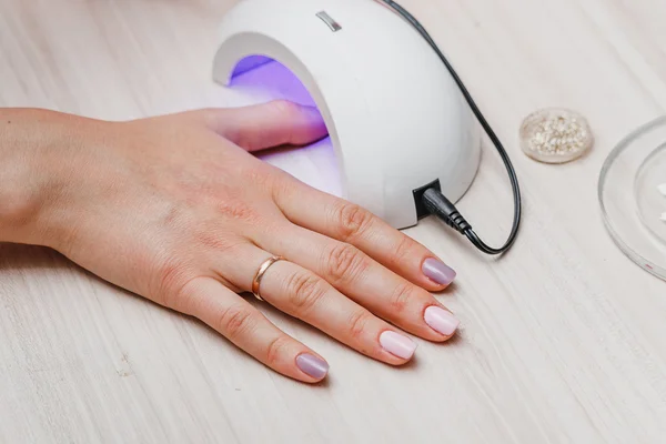 UV lampa för naglar med gel-metoden — Stockfoto